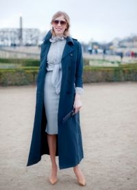 How to wear a blue coat from delicate pastel to dark shades
