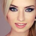 Beautiful and light makeup for blue eyes - Emphasize the depth of your eyes